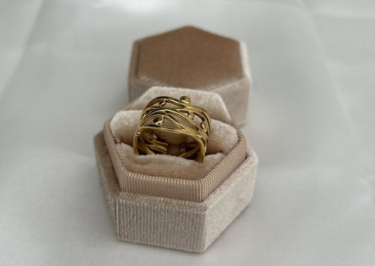 Elegant Filigree Ring
